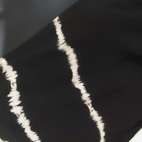 BECCA Iconic Tie-dye Cover-up/ Duster ~ NWT - Picture 6 of 11